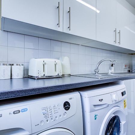 Spacious Urban Apartment In Кройдон Экстерьер фото